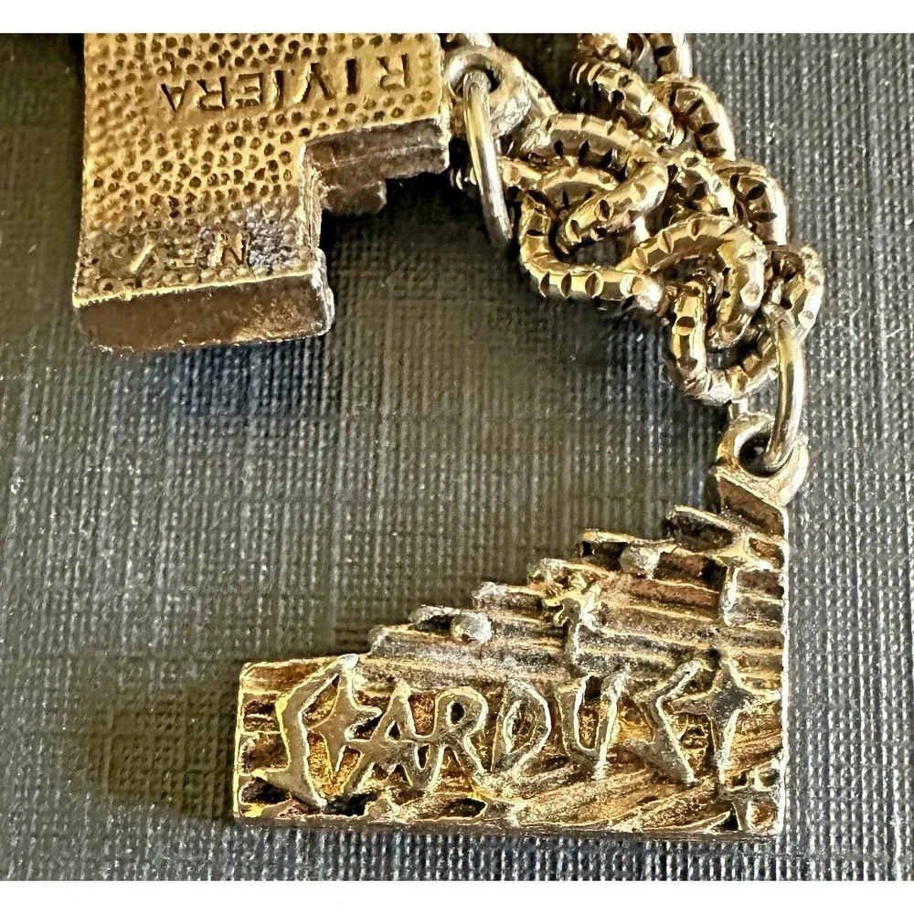 Vintage Las Vegas Casino Hotel Charm Bracelet with 10 Charms ~ Gold Color ~ 7 in
